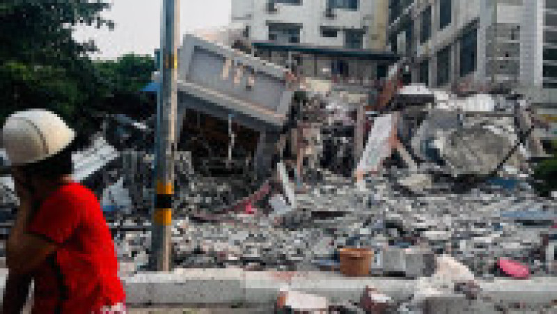 Seismul a fost urmat câteva minute mai târziu de o replică cu magnitudinea de 6,7. Foto: Profimedia | Poza 9 din 20