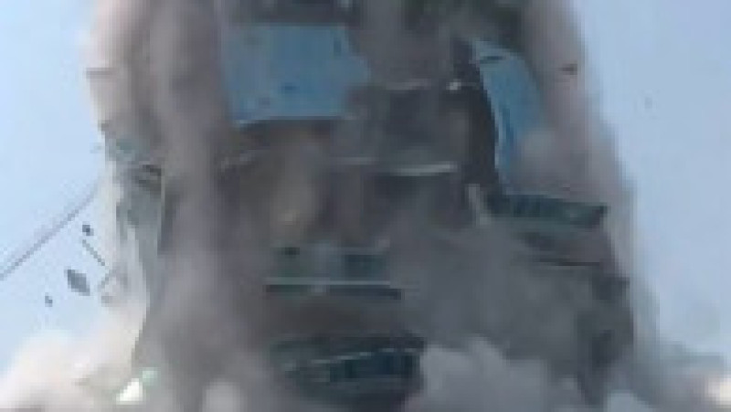 Seismul a fost urmat câteva minute mai târziu de o replică cu magnitudinea de 6,7. Foto: Profimedia | Poza 3 din 20