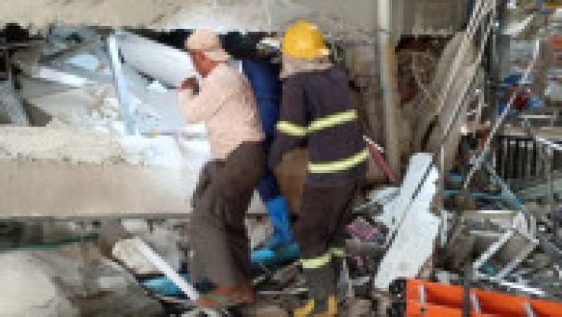 Seismul a fost urmat câteva minute mai târziu de o replică cu magnitudinea de 6,7. Foto: Profimedia | Poza 4 din 20