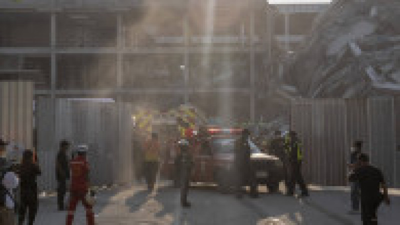 Seismul a fost urmat câteva minute mai târziu de o replică cu magnitudinea de 6,7. Foto: Profimedia | Poza 14 din 20