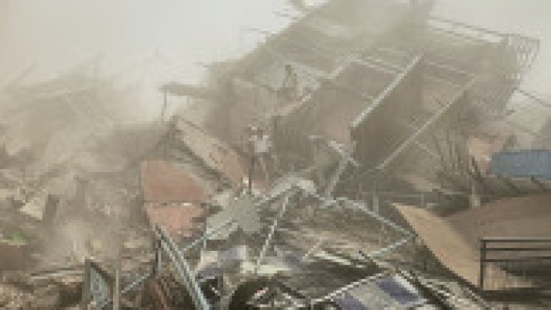 Seismul a fost urmat câteva minute mai târziu de o replică cu magnitudinea de 6,7. Foto: Profimedia | Poza 15 din 20
