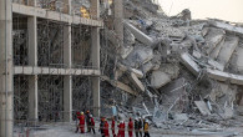 Seismul a fost urmat câteva minute mai târziu de o replică cu magnitudinea de 6,7. Foto: Profimedia | Poza 13 din 20