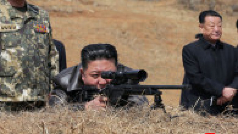 Kim Jong Un a testat o pușcă cu lunetă Foto: Profimedia | Poza 5 din 5