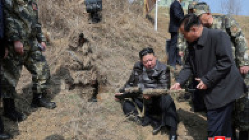 Kim Jong Un a testat o pușcă cu lunetă Foto: Profimedia | Poza 2 din 5
