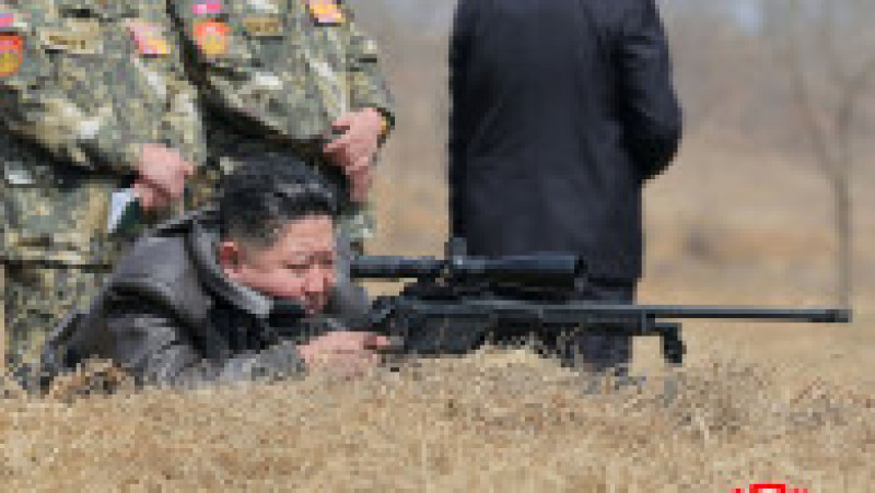 Kim Jong Un a testat o pușcă cu lunetă Foto: Profimedia | Poza 1 din 5