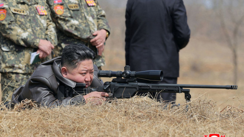 Kim Jong Un a testat o pușcă cu lunetă Foto: Profimedia