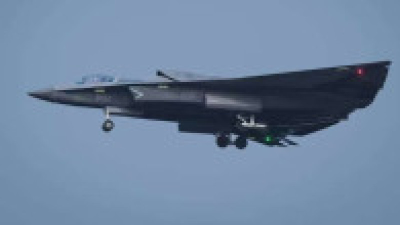 Noua configurație cu trei motoare i-ar putea oferi avionului J-36 mai multe avantaje tehnice față de cele clasice cu două motoare. Captură foto: X | Poza 2 din 8