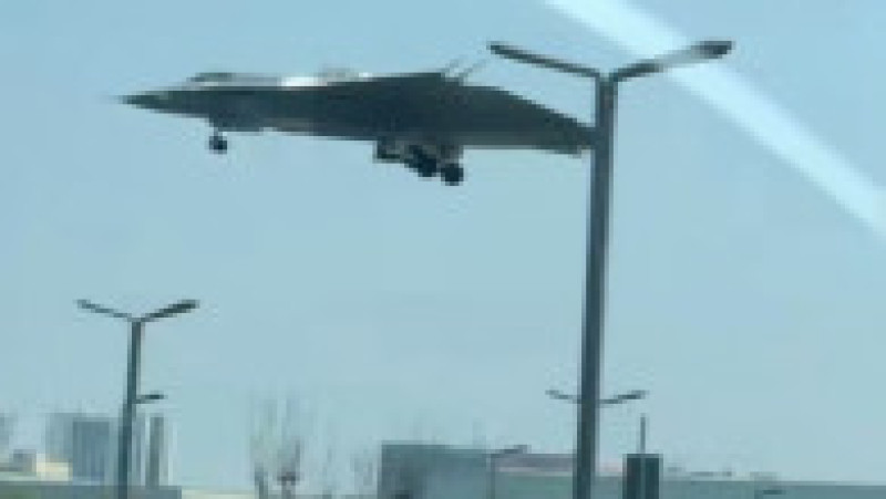 Cele șase secunde în care avionul poate fi văzut oferă noi detalii despre designul său futurist. Captură foto: X | Poza 3 din 8