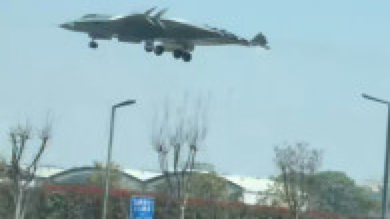 Primele imagini cu avionul J-36 au apărut la finalul anului trecut pe rețelele sociale din China. Captură foto: X | Poza 6 din 8