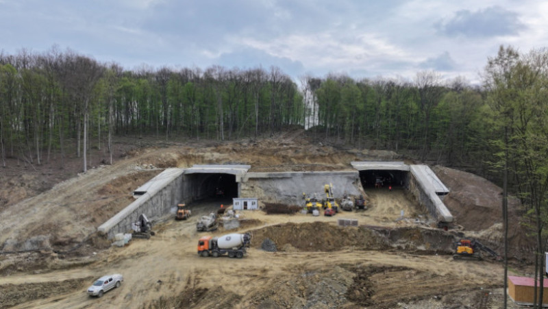 Lucrări la primele tuneluri ale tronsonului de autostradă Margina-Holdea.Foto: DRDP Timișoara