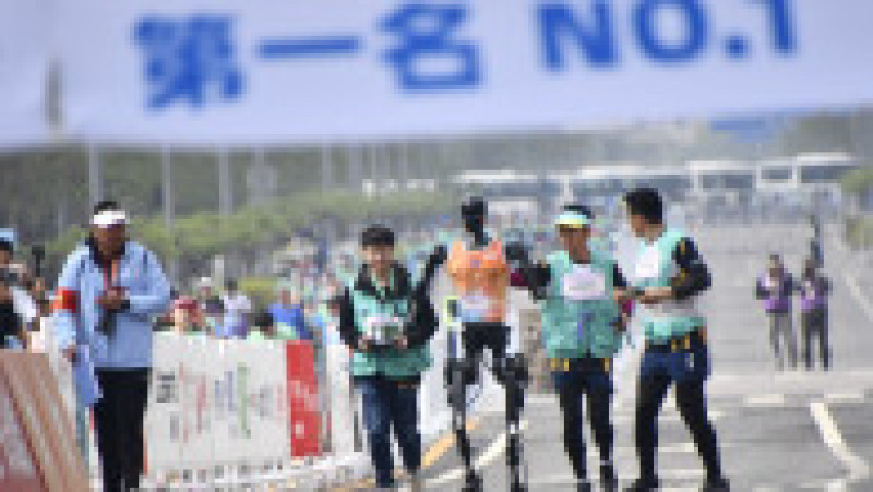 Roboți la semimaratonul din Beijing. Foto: Profimedia | Poza 1 din 5