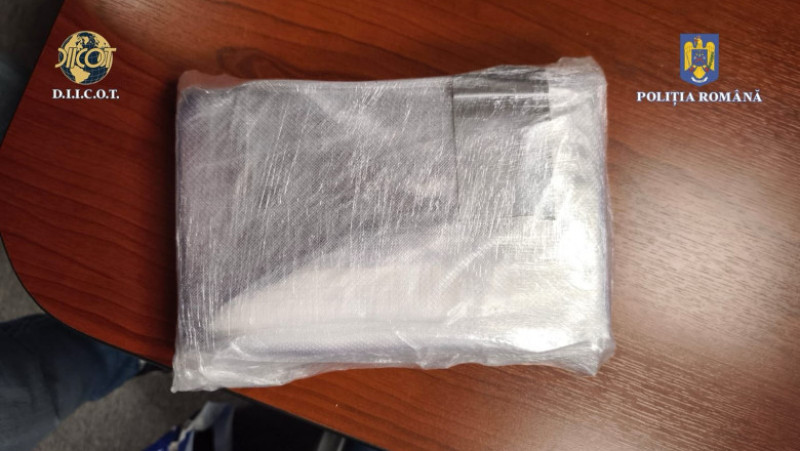 Cocaina capturată de DIICOT de la doi irakieni și un bulgar, în București. Foto: Poliția Română