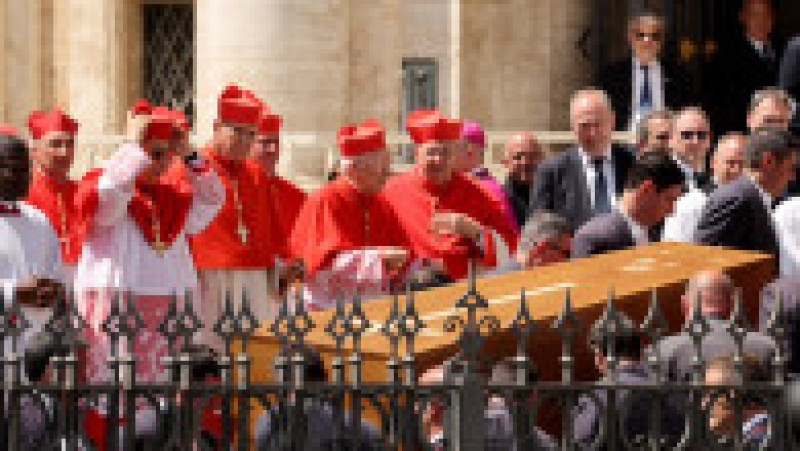 Sicriul cu trupul papei Francisc adus la Biserica Santa Maria Maggiore. Foto: Profimedia | Poza 11 din 11