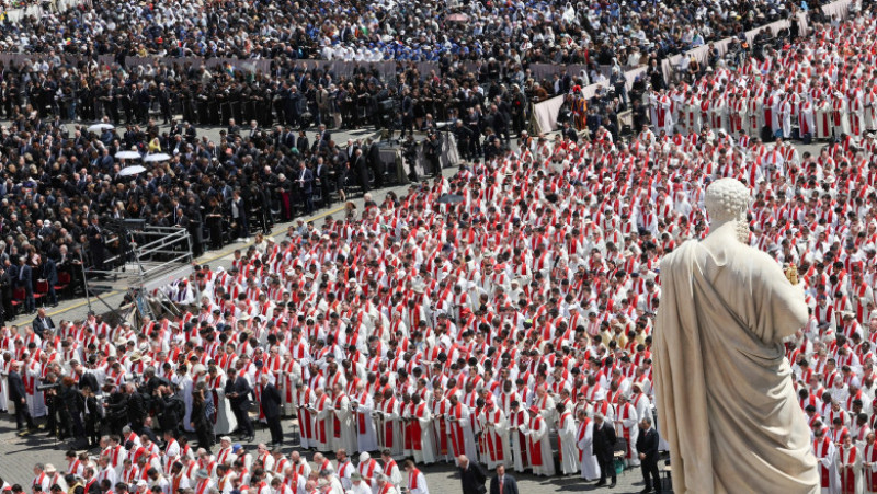 Ceremonia de înmormântare a Papei Francisc în Piața Sf. Petru din Vatican. Sursa foto: Profimedia Images
