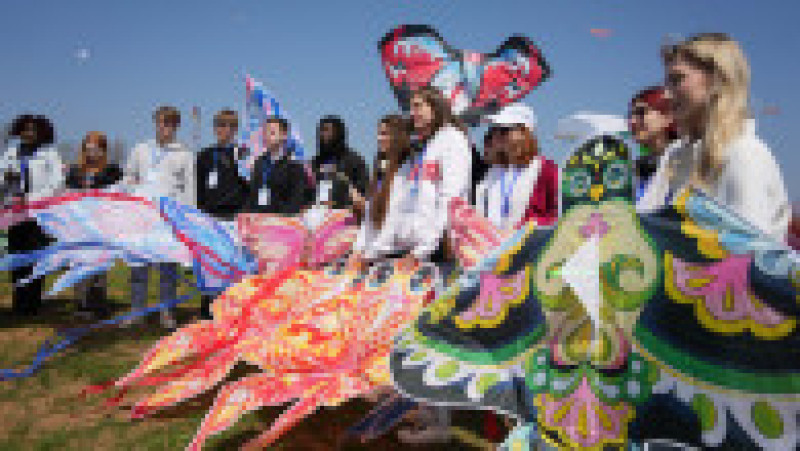 WEIFANG, April 19, 2025 -- Kite fanciers fly kites at the 42nd Weifang International Kite Festival in Weifang, east China