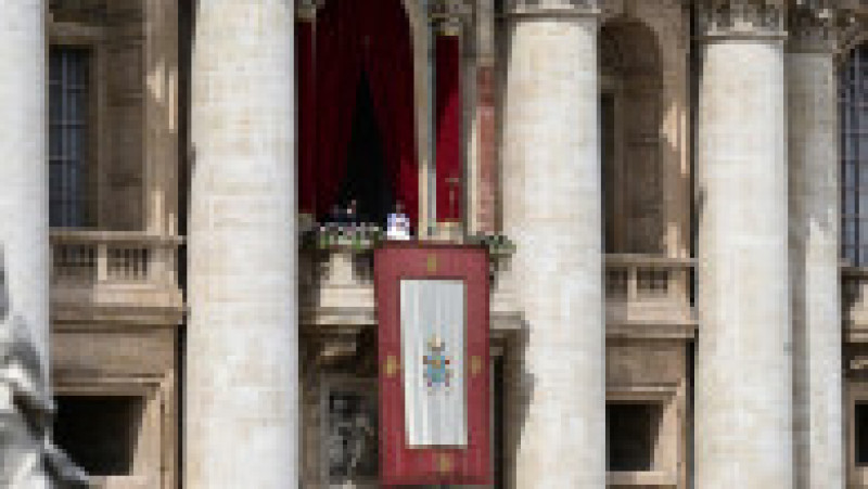 Papa Francisc a binecuvântat mulțimea, în Duminica Paștelui, de la balconul Bazilicii Sfântul Petru de la Vatican Foto: Profimedia | Poza 2 din 10