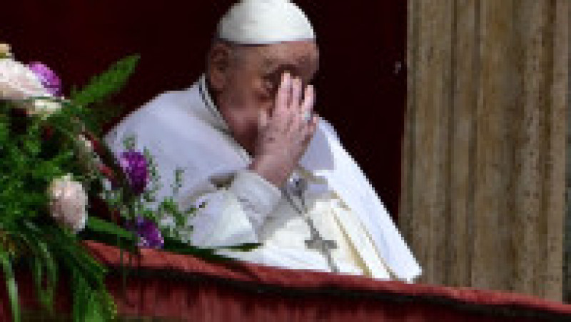 Papa Francisc a binecuvântat mulțimea, în Duminica Paștelui, de la balconul Bazilicii Sfântul Petru de la Vatican Foto: Profimedia | Poza 4 din 10