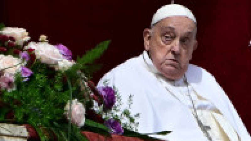 Papa Francisc a binecuvântat mulțimea, în Duminica Paștelui, de la balconul Bazilicii Sfântul Petru de la Vatican Foto: Profimedia | Poza 6 din 10