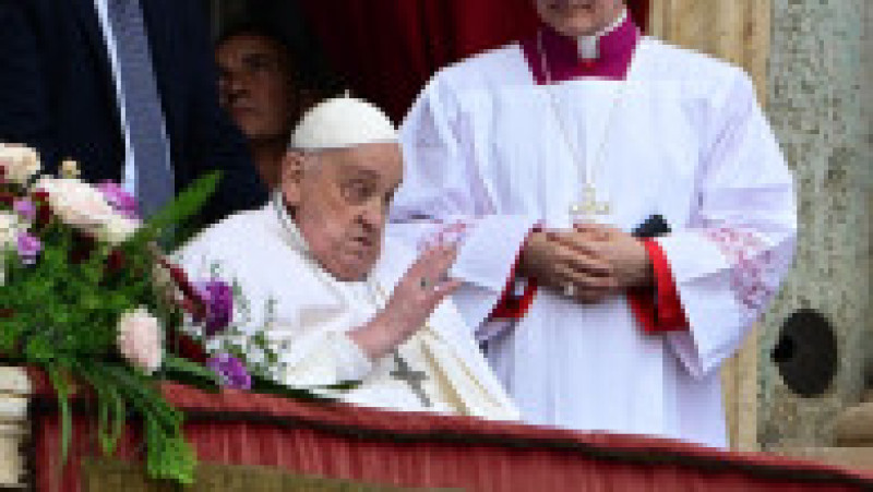 Papa Francisc a binecuvântat mulțimea, în Duminica Paștelui, de la balconul Bazilicii Sfântul Petru de la Vatican Foto: Profimedia | Poza 7 din 10