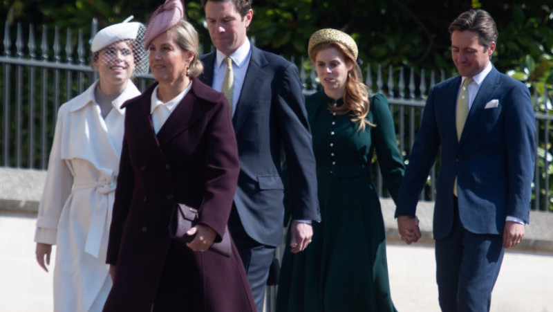 Prințesa Eugenie și prințesa Beatrice, însoțite de soții lor, la slujba de Paște a familiei regale britanice. Foto: Profimedia