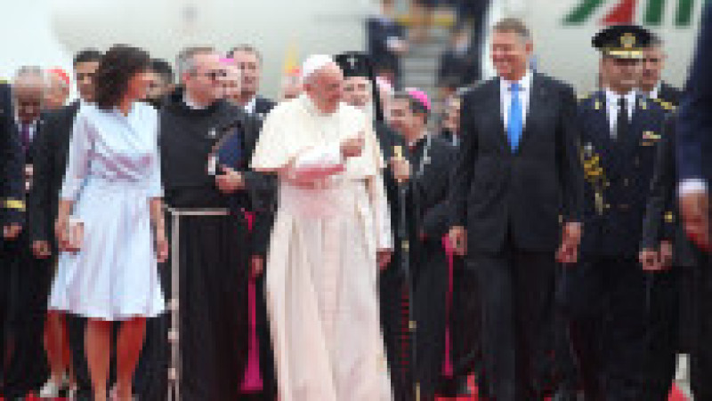Papa Francisc, care a încetat din viață, a vizitat România în 2019, unde s-a întâlnit la București cu președintele Klaus Iohannis, premierul Viorica Dăncilă și a mers la Blaj, Șumuleu Ciuc și Iași, unde a fost întâmpinat de mii de credincioși creștini. Foto: Inquam Photos | Poza 6 din 39
