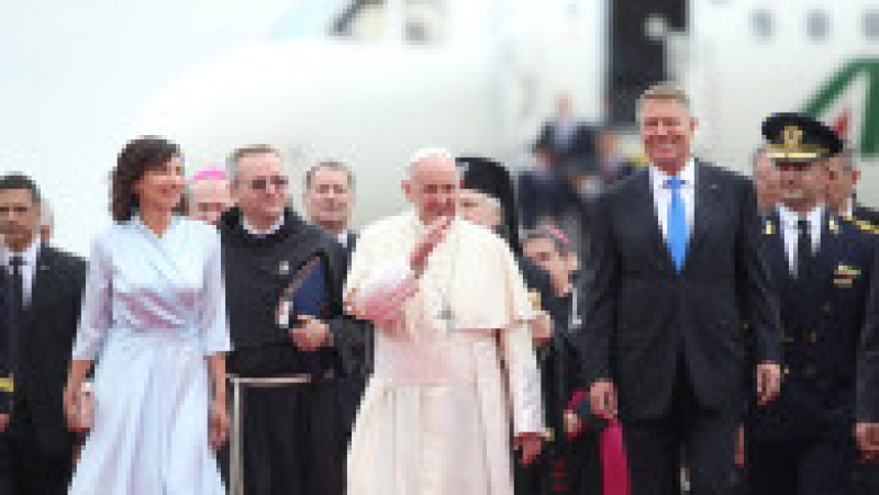 Papa Francisc, care a încetat din viață, a vizitat România în 2019, unde s-a întâlnit la București cu președintele Klaus Iohannis, premierul Viorica Dăncilă și a mers la Blaj, Șumuleu Ciuc și Iași, unde a fost întâmpinat de mii de credincioși creștini. Foto: Inquam Photos | Poza 5 din 39