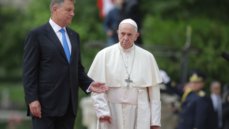Papa Francisc, care a încetat din viață, a vizitat România în 2019, unde s-a întâlnit la București cu președintele Klaus Iohannis, premierul Viorica Dăncilă și a mers la Blaj, Șumuleu Ciuc și Iași, unde a fost întâmpinat de mii de credincioși creștini. Foto: Inquam Photos