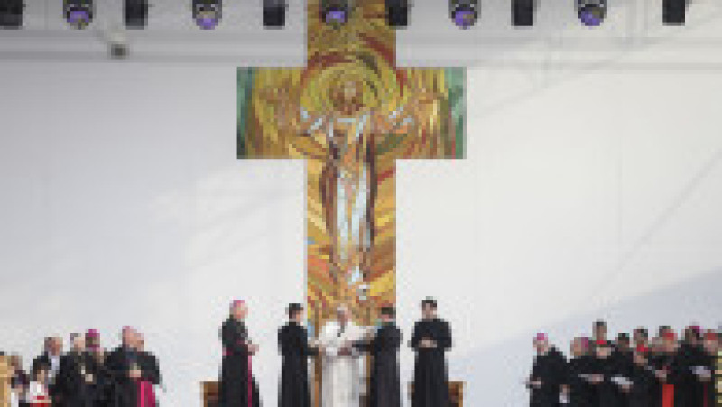 Papa Francisc, care a încetat din viață, a vizitat România în 2019, unde s-a întâlnit la București cu președintele Klaus Iohannis, premierul Viorica Dăncilă și a mers la Blaj, Șumuleu Ciuc și Iași, unde a fost întâmpinat de mii de credincioși creștini. Foto: Inquam Photos | Poza 24 din 39