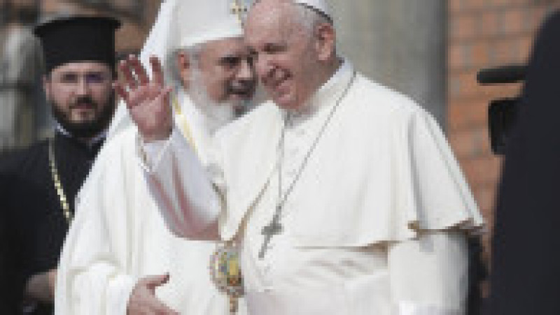 Papa Francisc, care a încetat din viață, a vizitat România în 2019, unde s-a întâlnit la București cu președintele Klaus Iohannis, premierul Viorica Dăncilă și a mers la Blaj, Șumuleu Ciuc și Iași, unde a fost întâmpinat de mii de credincioși creștini. Foto: Inquam Photos | Poza 30 din 39