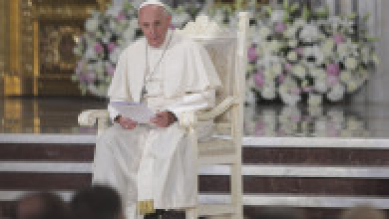 Papa Francisc, care a încetat din viață, a vizitat România în 2019, unde s-a întâlnit la București cu președintele Klaus Iohannis, premierul Viorica Dăncilă și a mers la Blaj, Șumuleu Ciuc și Iași, unde a fost întâmpinat de mii de credincioși creștini. Foto: Inquam Photos | Poza 29 din 39