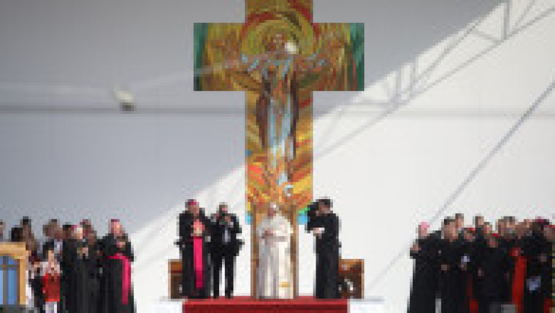 Papa Francisc, care a încetat din viață, a vizitat România în 2019, unde s-a întâlnit la București cu președintele Klaus Iohannis, premierul Viorica Dăncilă și a mers la Blaj, Șumuleu Ciuc și Iași, unde a fost întâmpinat de mii de credincioși creștini. Foto: Inquam Photos | Poza 28 din 39
