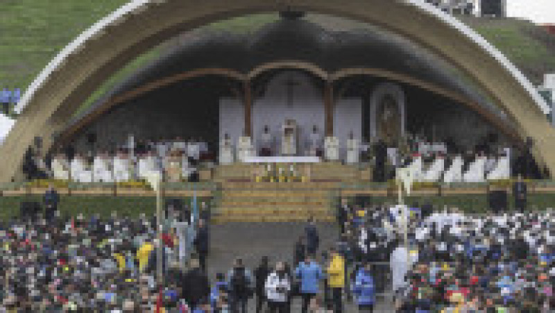 Papa Francisc, care a încetat din viață, a vizitat România în 2019, unde s-a întâlnit la București cu președintele Klaus Iohannis, premierul Viorica Dăncilă și a mers la Blaj, Șumuleu Ciuc și Iași, unde a fost întâmpinat de mii de credincioși creștini. Foto: Inquam Photos | Poza 11 din 39
