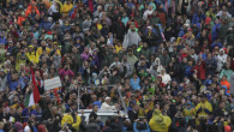 Papa Francisc, care a încetat din viață, a vizitat România în 2019, unde s-a întâlnit la București cu președintele Klaus Iohannis, premierul Viorica Dăncilă și a mers la Blaj, Șumuleu Ciuc și Iași, unde a fost întâmpinat de mii de credincioși creștini. Foto: Inquam Photos | Poza 14 din 39