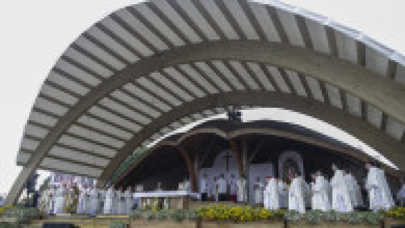 Papa Francisc, care a încetat din viață, a vizitat România în 2019, unde s-a întâlnit la București cu președintele Klaus Iohannis, premierul Viorica Dăncilă și a mers la Blaj, Șumuleu Ciuc și Iași, unde a fost întâmpinat de mii de credincioși creștini. Foto: Inquam Photos | Poza 10 din 39