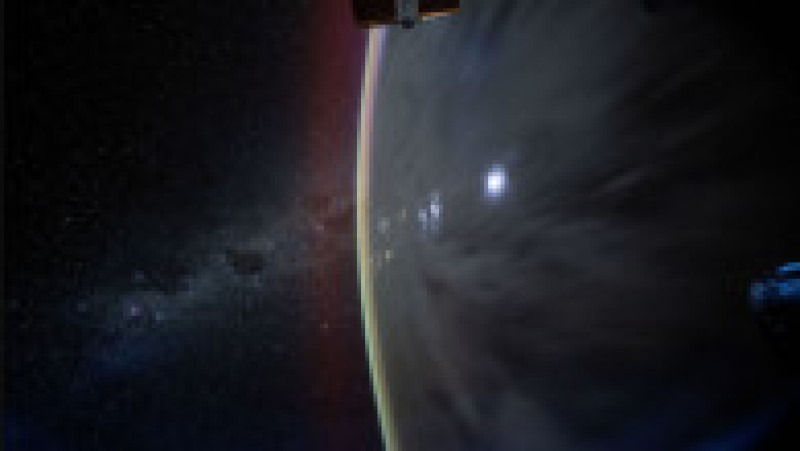 Calea Lactee văzută dincolo de orizontul Pământului. Foto: NASA / Don Pettit | Poza 14 din 16