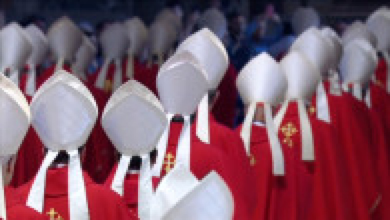 Conclavul pentru alegerea noului papă începe astăzi: 133 de cardinali, închiși în Capela Sixtină. Foto. Captură video Vatican News | Poza 1 din 7