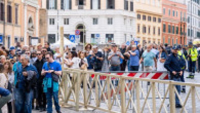 11.000 de persoane s-au adunat joi, 8 mai 2025, în Piața Sfântul Petru din Vatican. Foto. Profimedia | Poza 6 din 6
