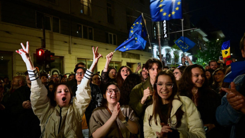 Susținători ai lui Nicușor Dan în centrul Capitalei. Foto: Profimedia