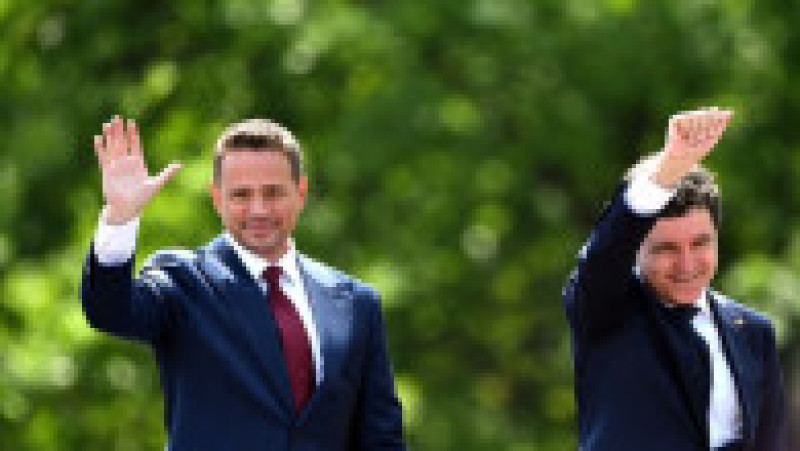 Nicușor Dan a ținut un discurs în Piața Bankowi, în fața a zeci de mii de susținători ai primarului Varșoviei, Rafał Trzaskowski. Foto: Profimedia | Poza 17 din 17