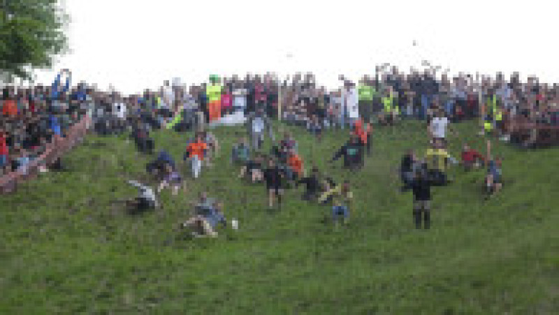 Cursa de pe Cooper’s Hill din Marea Britanie. Sursa foto: Profimedia Images | Poza 2 din 15