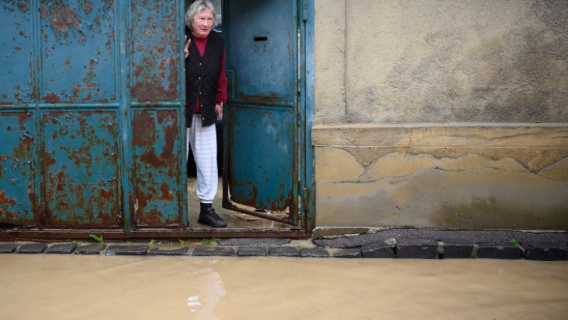 Mai multe străzi și locuințe au fost inundate în municipiul Brașov. Foto: Inquam Photos / Alex Nicodim