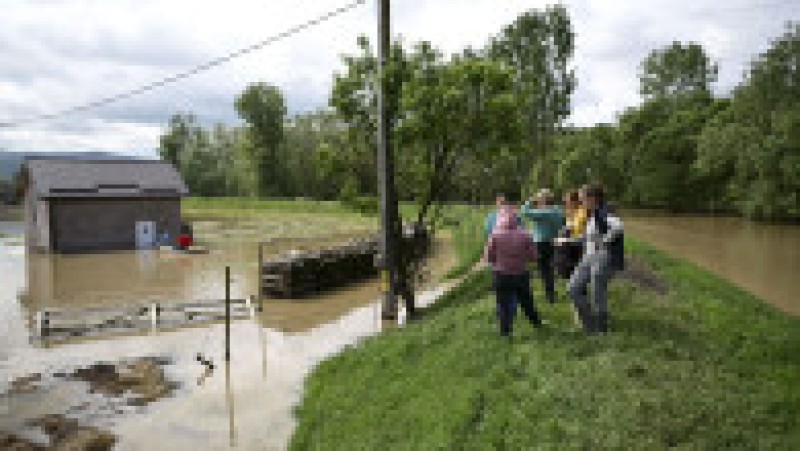 Case inundate in zona dintre raul Negru si raul Tarlung din satul Bacel, judetul Covasna, 29 mai 2025. Foto: Inquam Photos / Alex Nicodim | Poza 5 din 9