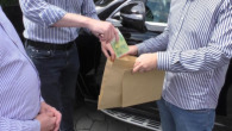 Flagrant Andrei Petru Dimitriu, Inspector anti-fraudă ANAF | Poza 3 din 8