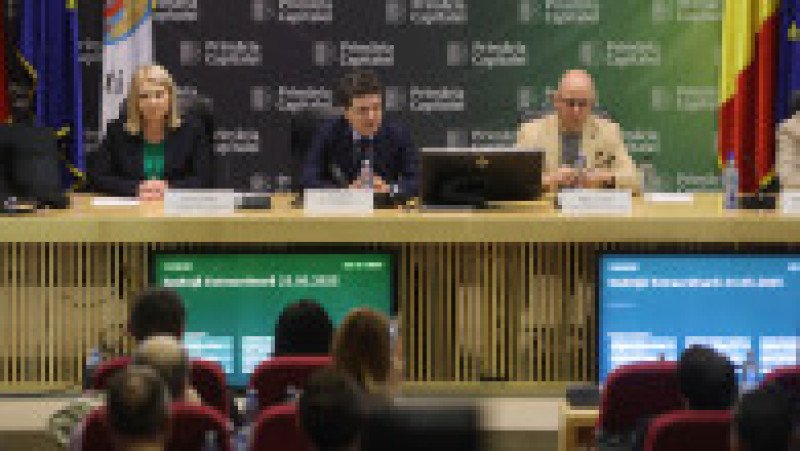 Şedinţa extraordinară a Consiliului General al Capitalei, convocată de primarul general și președintele ales Nicuşor Dan, în cadrul căreia se votează un proiect de hotărâre conform căruia viceprimarul Stelian Bujduveanu devine primarul interimar al Capitalei, în București, 23 mai 2025. Foto: Inquam Photos / George Călin | Poza 2 din 7
