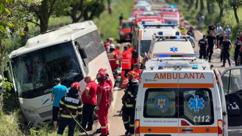 Planul Roșu de Intervenție a fost activat în Botoșani, după ce un autocar s-a răsturnat pe DN 29. Foto. ISU Botoșani