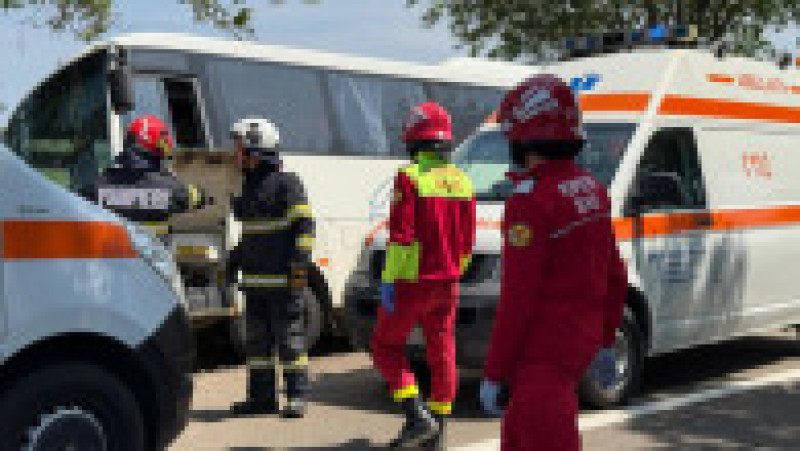 Planul Roșu de Intervenție a fost activat în Botoșani, după ce un autocar s-a răsturnat pe DN 29. Foto. ISU Botoșani | Poza 4 din 7