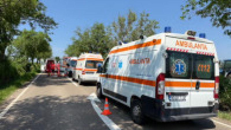 Planul Roșu de Intervenție a fost activat în Botoșani, după ce un autocar s-a răsturnat pe DN 29. Foto. ISU Botoșani | Poza 5 din 7
