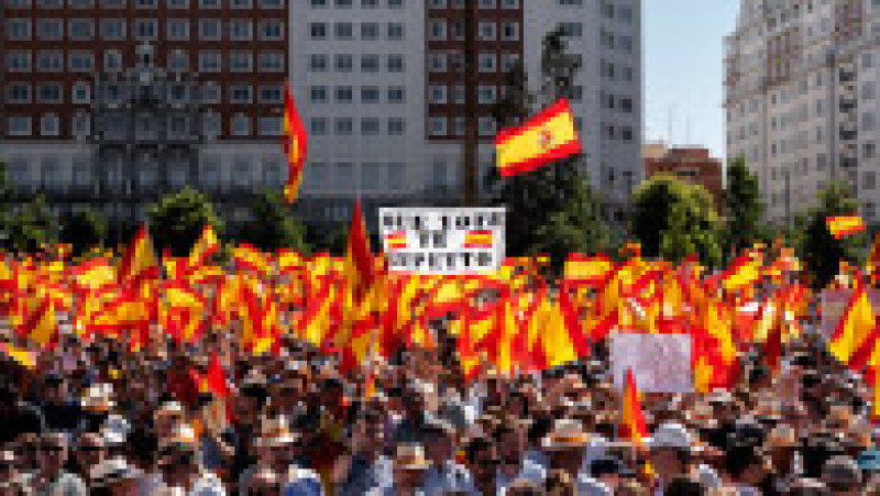 Mii de persoane protestează într-o piață centrală din Spania împotriva guvernului și premierului Pedro Sánchez. 8 iunie 2025. Foto. Profimedia | Poza 3 din 8