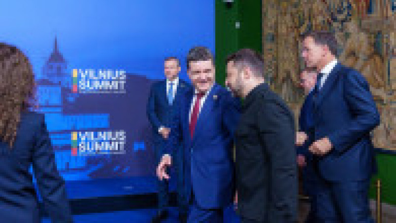 Nicușor Dan și Volodimir Zelenski la summitul B9 de la Vilnius. Foto: Administrația Prezidențială | Poza 3 din 12