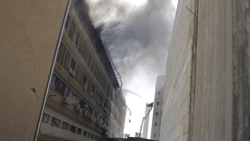 Mai multe clădiri din centrul și sudul Israelului au fost distruse de bombardamente, printre care și un spital. Sursa: Profimedia Images